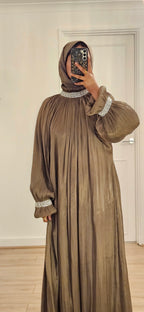 Nora Shimmer Abaya in Brown