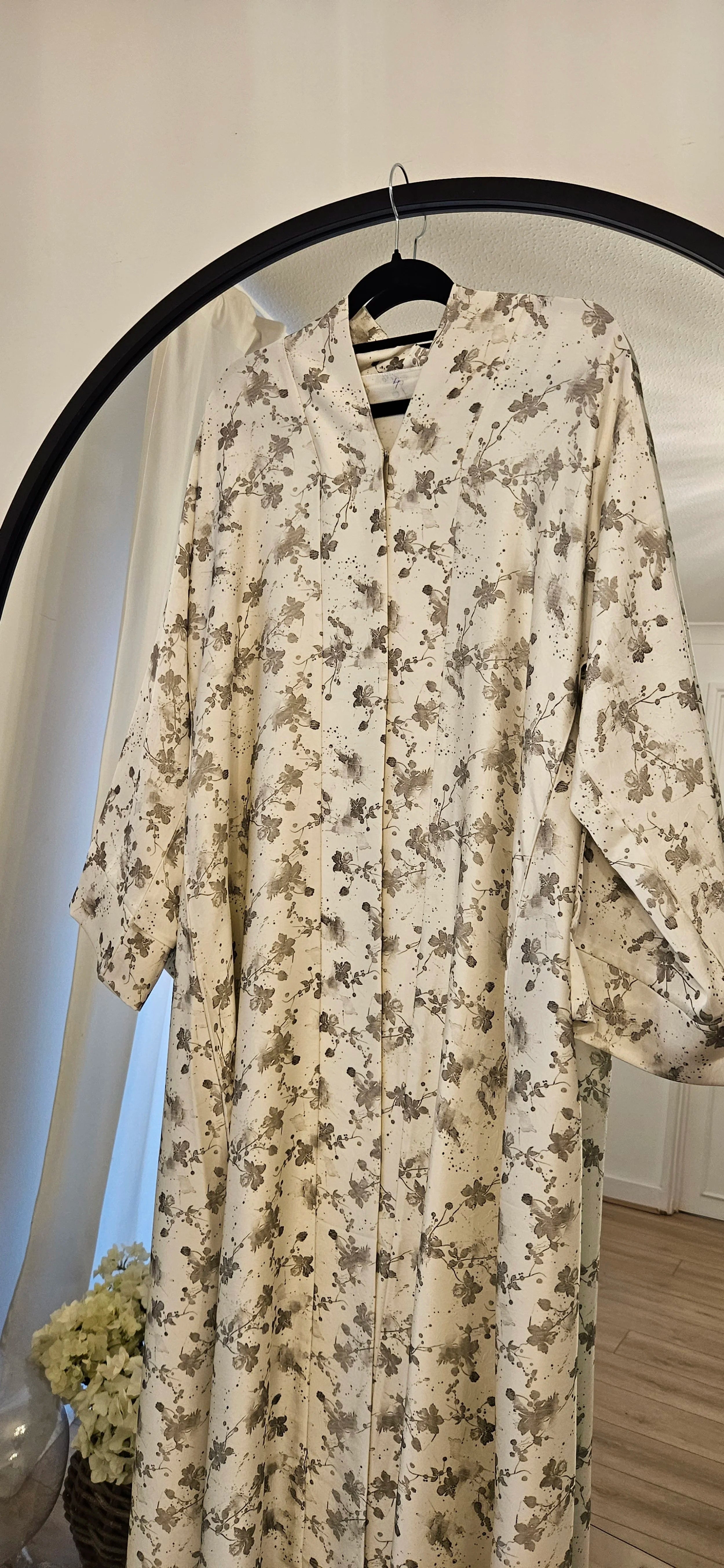 Jacquard Pattern Abaya In White