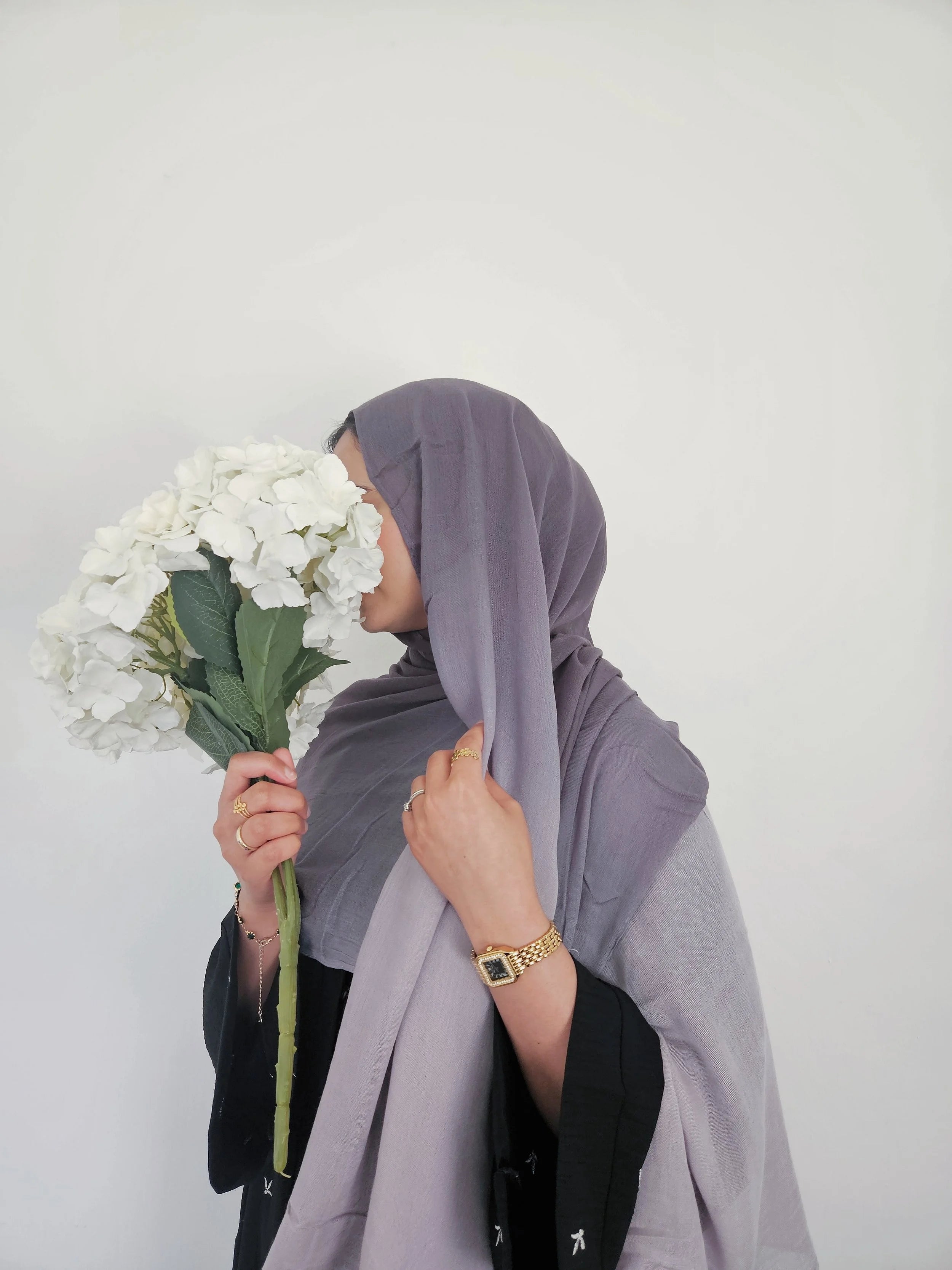Model Hijab Light Grey Charcoal